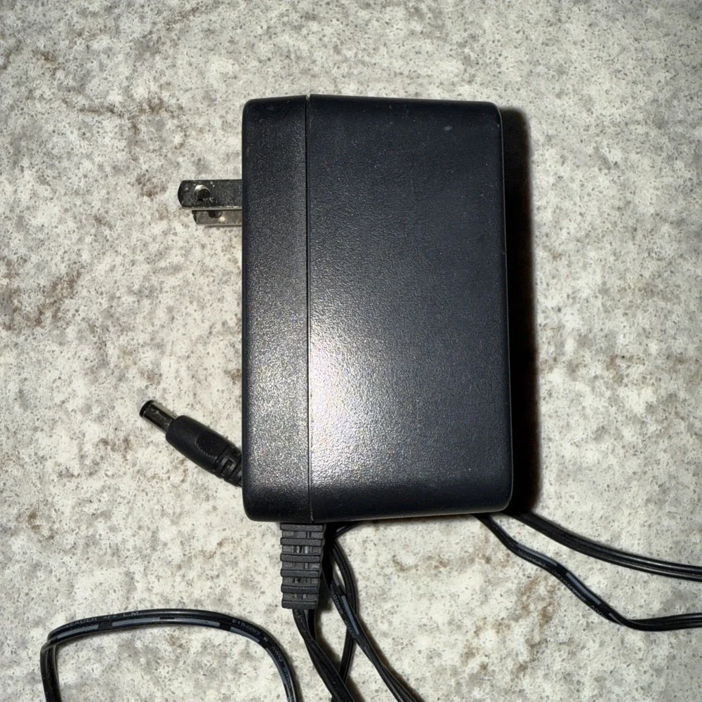 Netgear Genuine AC/DC Power Adapter PN: PWR-10027-01 Model No: DV-1280-3